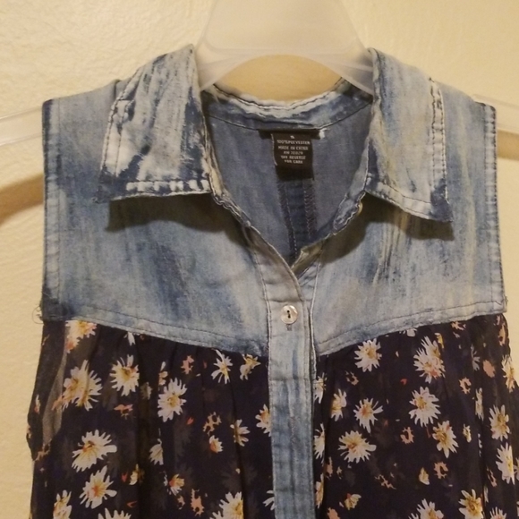 Collared tank top blouse - Picture 3 of 4